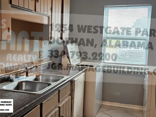 320 Mona Dr, Dothan, AL 36303