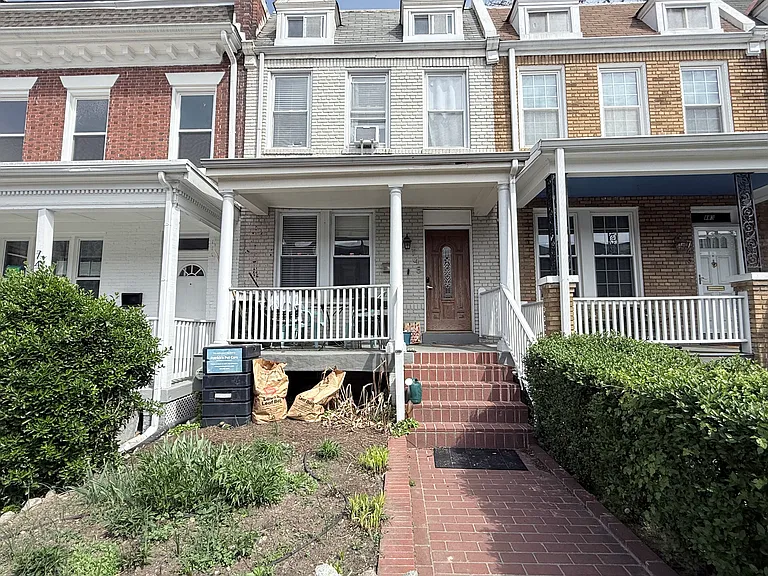 745 Newton Pl NW — Photo 1