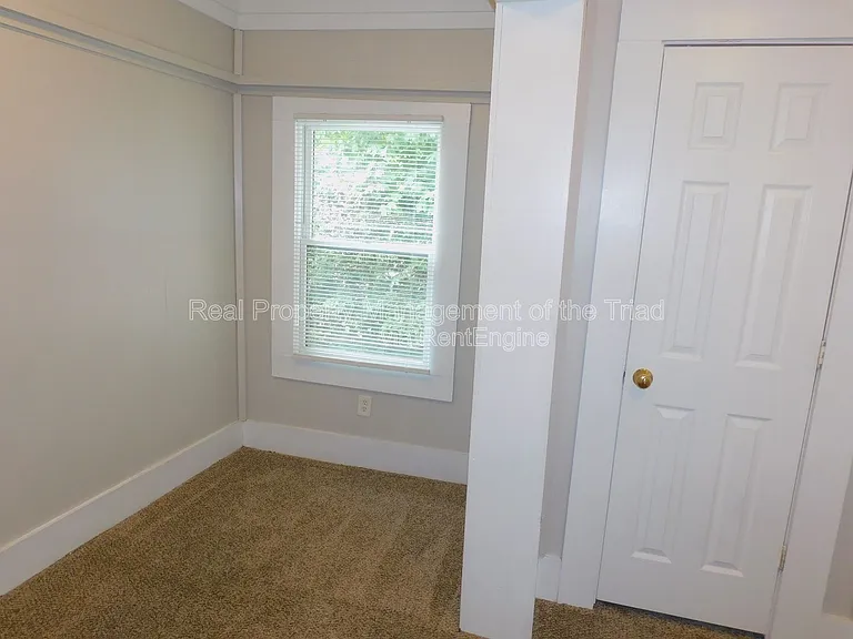 504 Oxford St — Photo 16