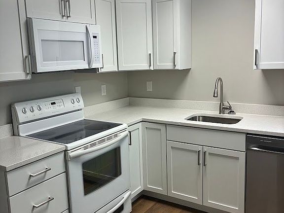 3rd image of 418 N Mechanic St #1B
