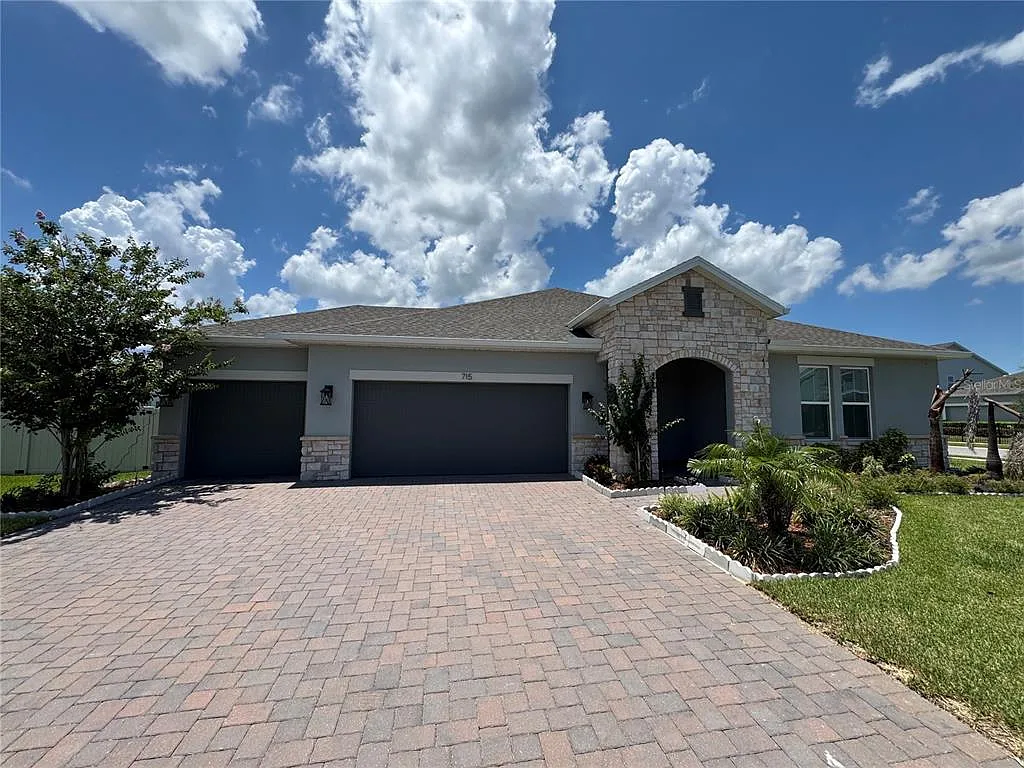 4 bed, 3.0 bath, 2742 sqft, $4,100 — Photo 1