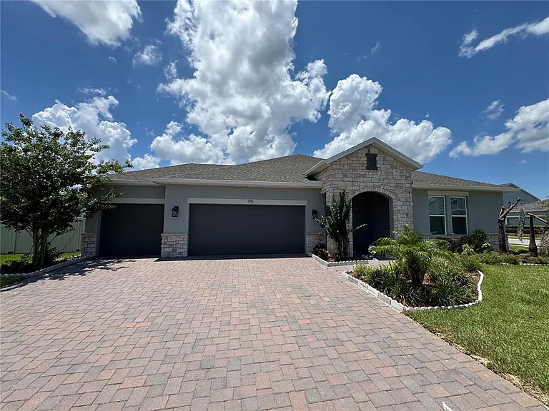 715 Blue Citrus Ln — Photo 2