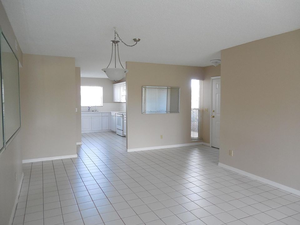 Diningroom/Entrance
