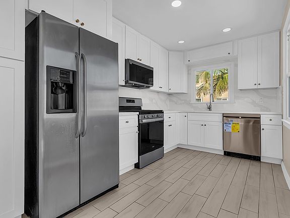 4th image of 16865 Bayview Dr