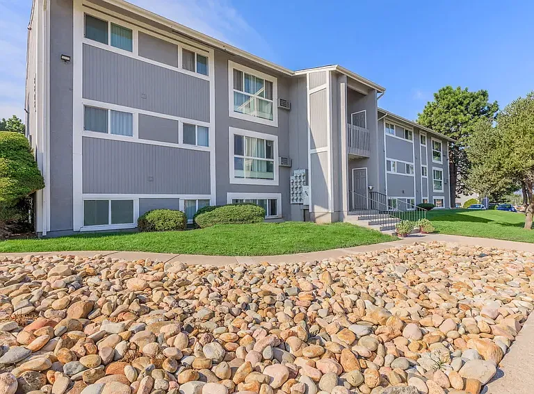 Greencrest Apartments — Photo 3