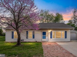 9 Honeysuckle Dr, Newark, DE 19702