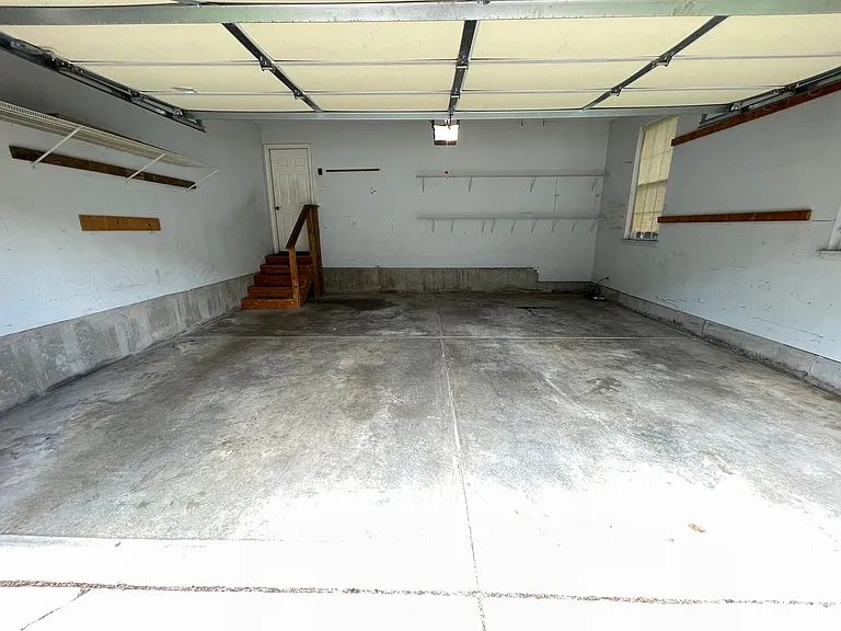 3914 Stone Hollow Dr — Photo 32
