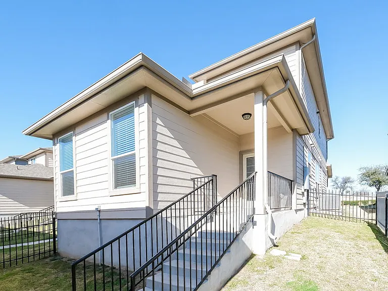 415 N Heatherwilde Blvd — Photo 19
