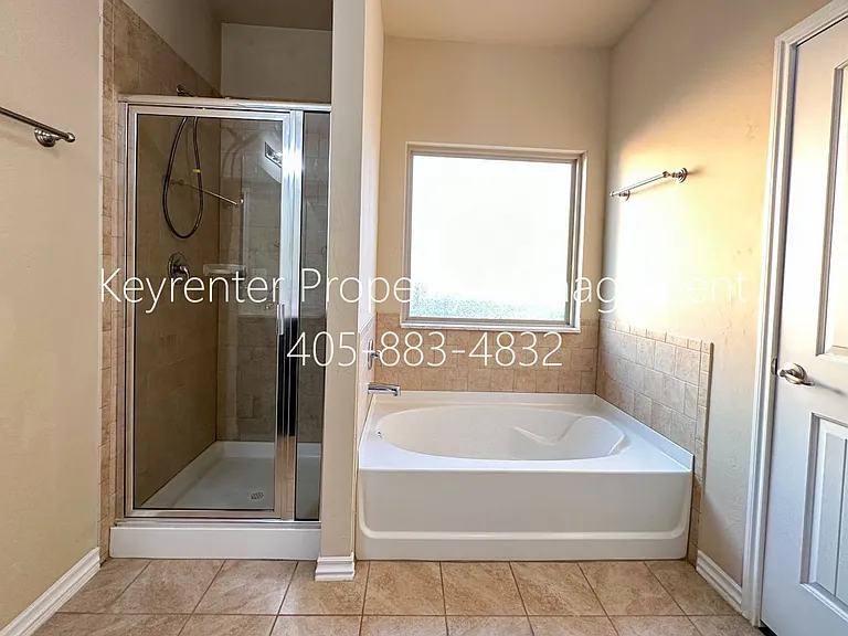 2409 Rosa Cir — Photo 27