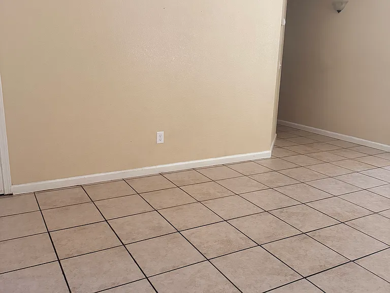2712 Deborah Ln — Photo 12