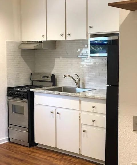 304 E 34th St #2E — Photo 2