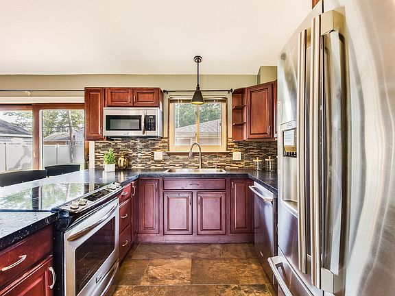 5th image of 32835 Comanche St