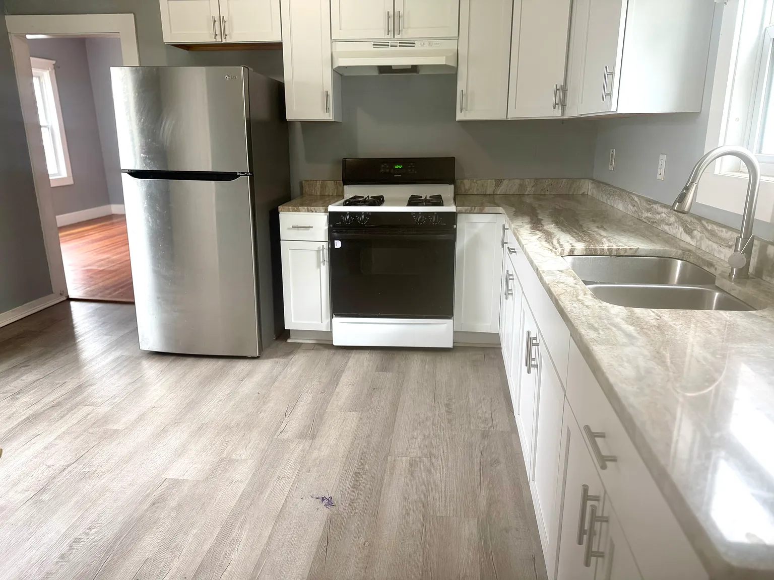 2 bed, 2221 sqft, $2,550 — Photo 2