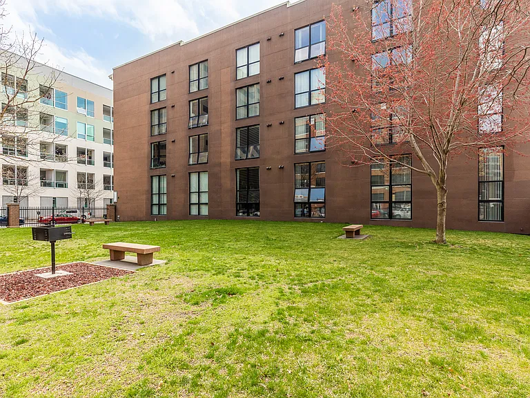Green Space - Outdoor Dining & Grilling
