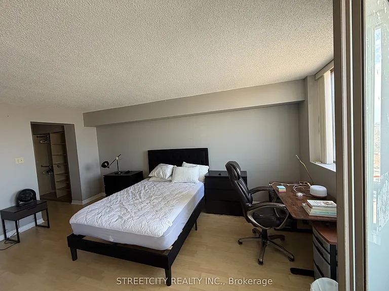 695 Richmond St #1307 — Photo 13