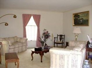 1285 Meadowbrook Rd, Lancaster, PA 17603