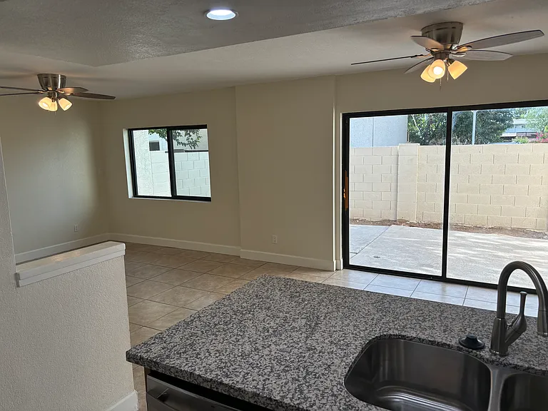 819 E Redondo Dr — Photo 4