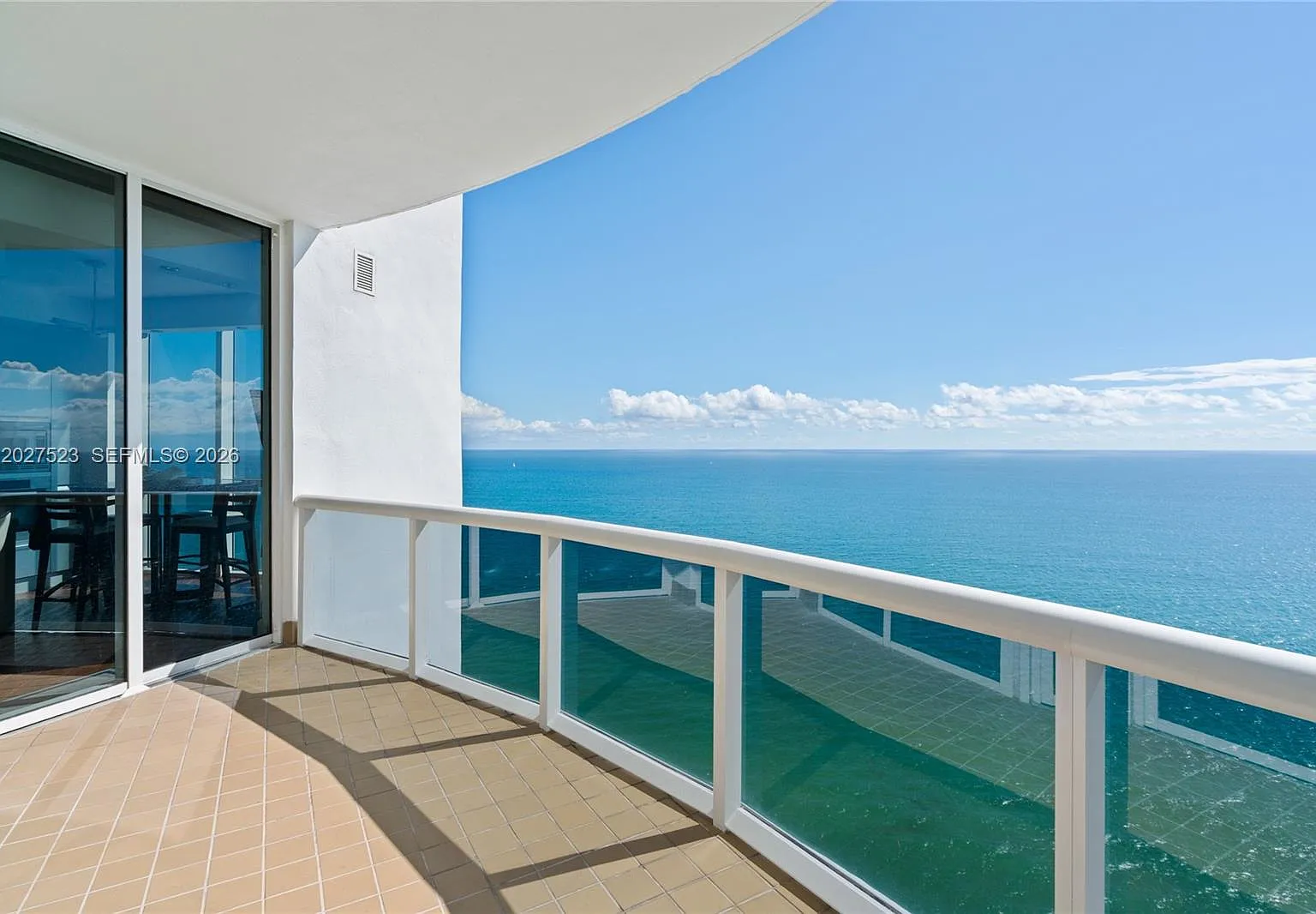 Trump Royale Condo — Photo 3
