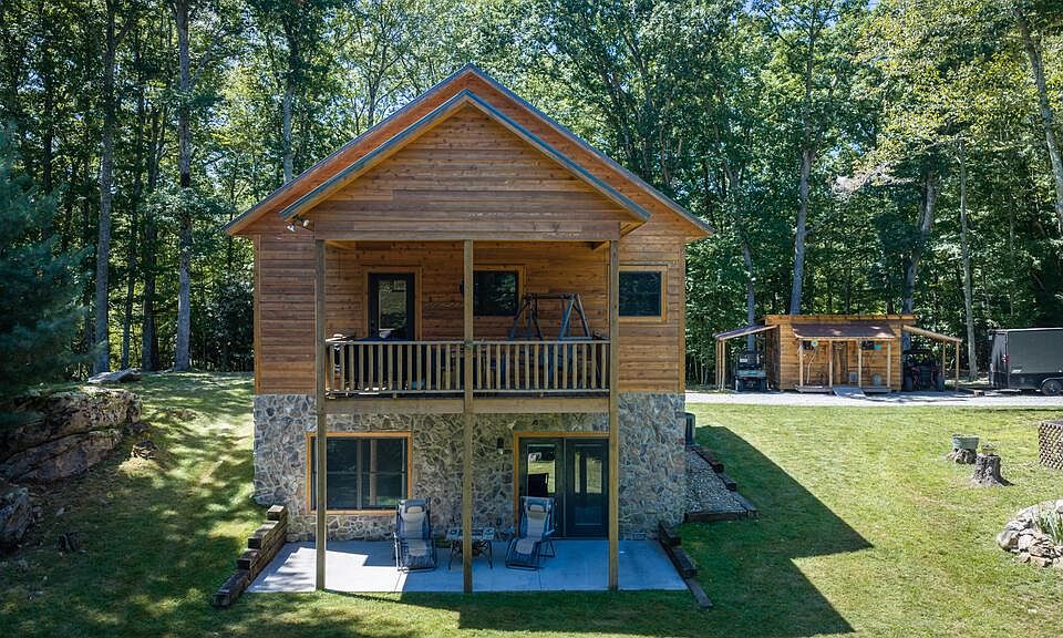 1st image of 470 Rocky Top Ln
