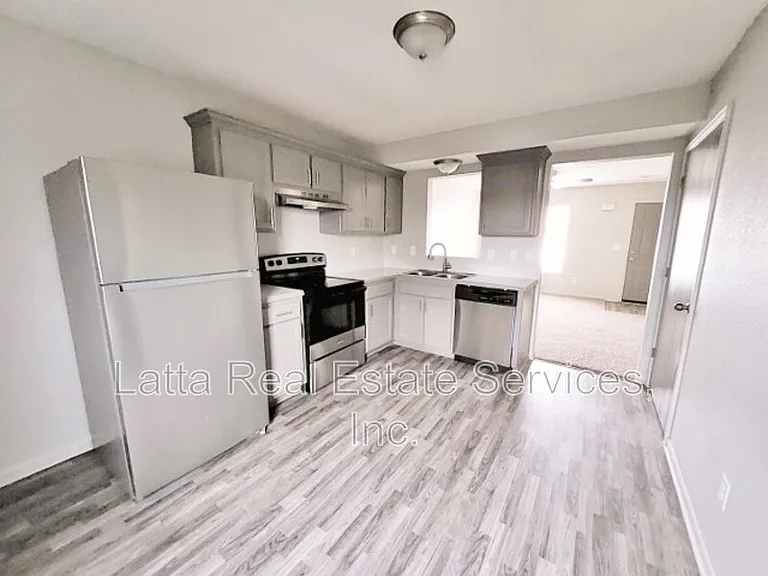 304 N 3rd St #A — Photo 3