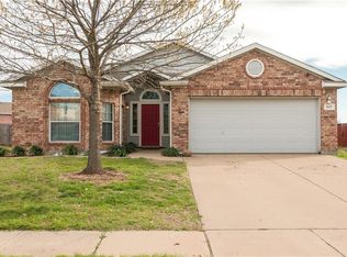617 Mallard Dr, Saginaw, TX 76131