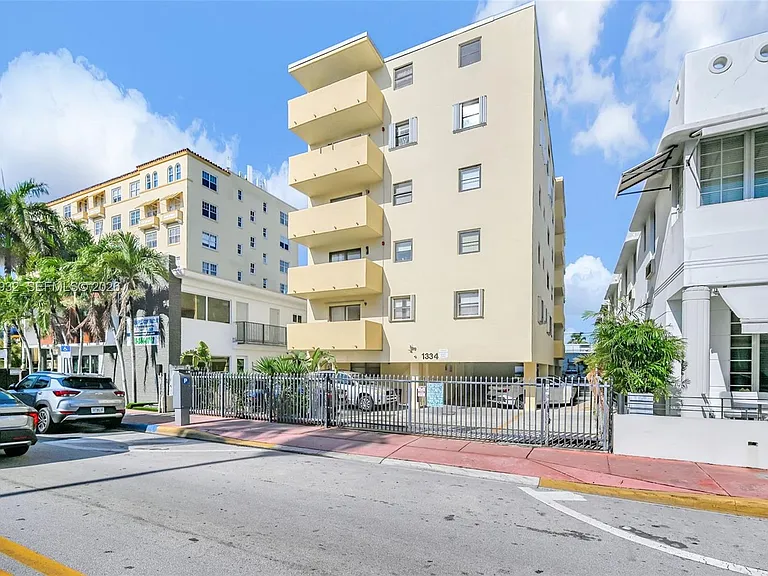 1334 Collins Ave #403 — Photo 36