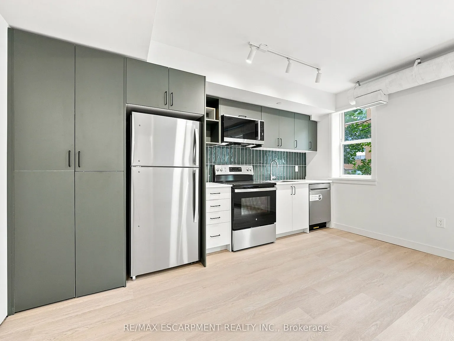2 bed, $2,099 — Photo 2