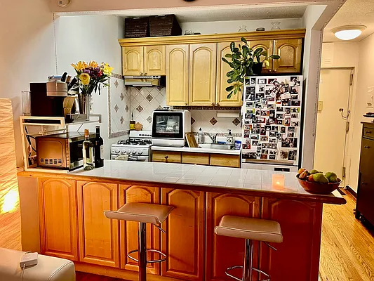 Rented by Avenues Real Estate | media 19