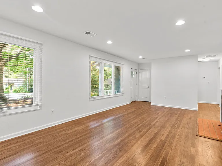 109 Devon Ct — Photo 2