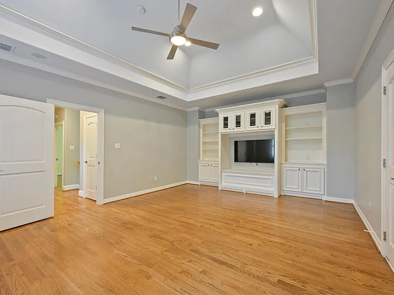 2390 W 8th St — Photo 23