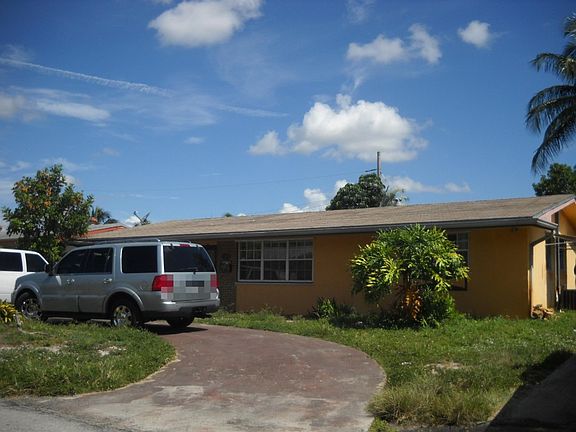 3rd image of 7681 NW 11th St