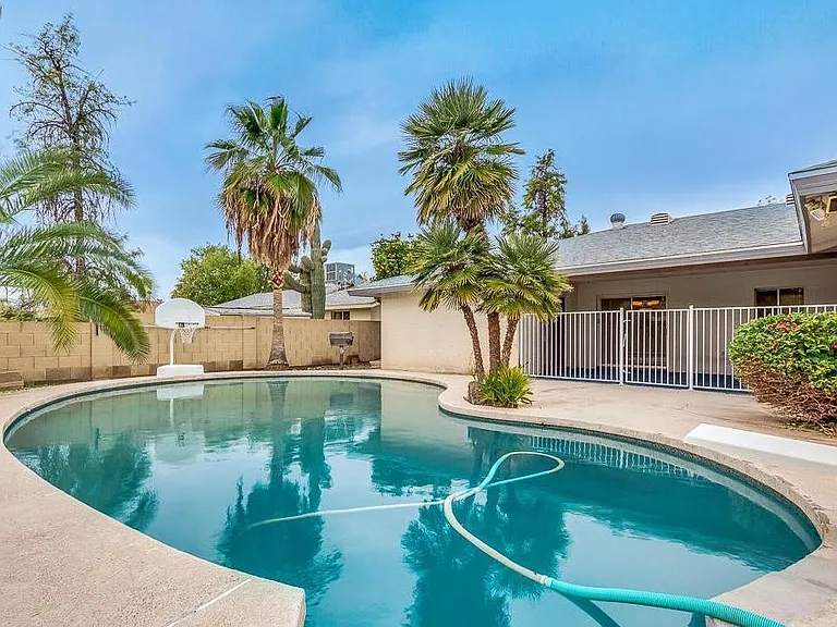 2439 E Del Rio Dr — Photo 39