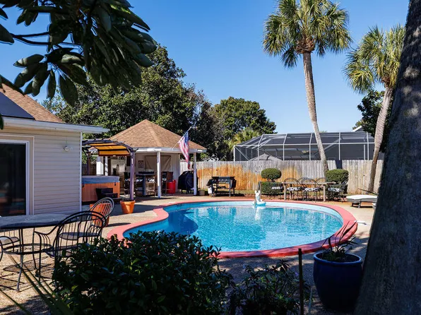 54 Country Club Dr E, Destin, FL 32541