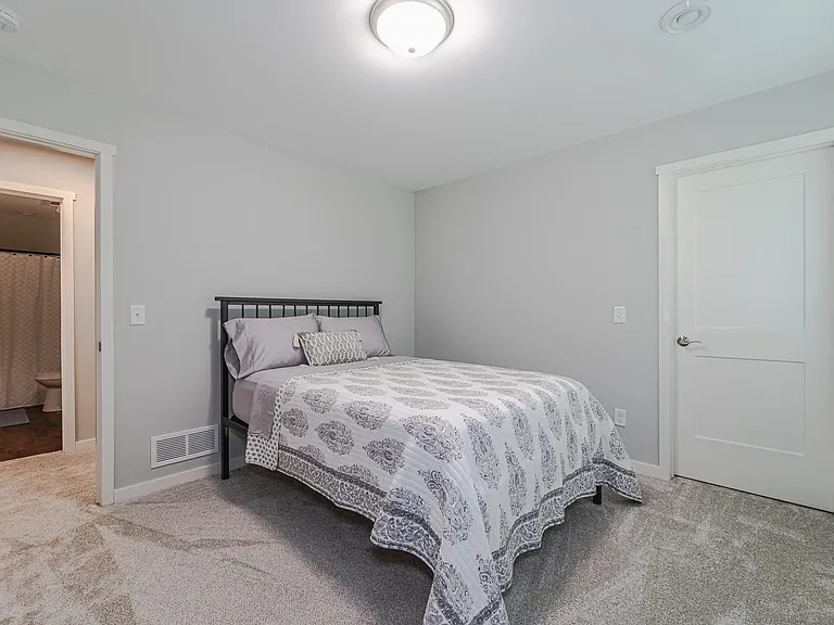 5090 Ranchview Ln N — Photo 33