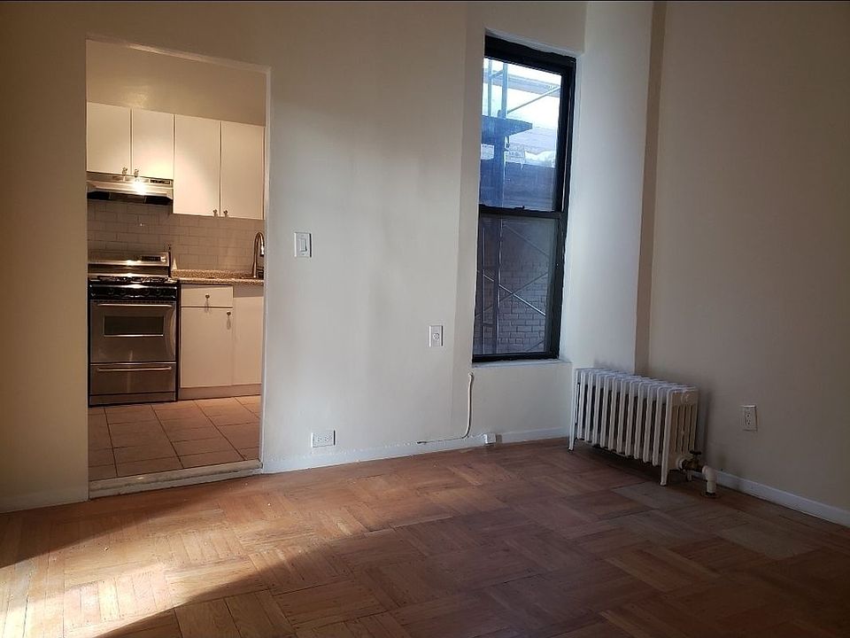 1st image of 125 Washington Pl APT 6A