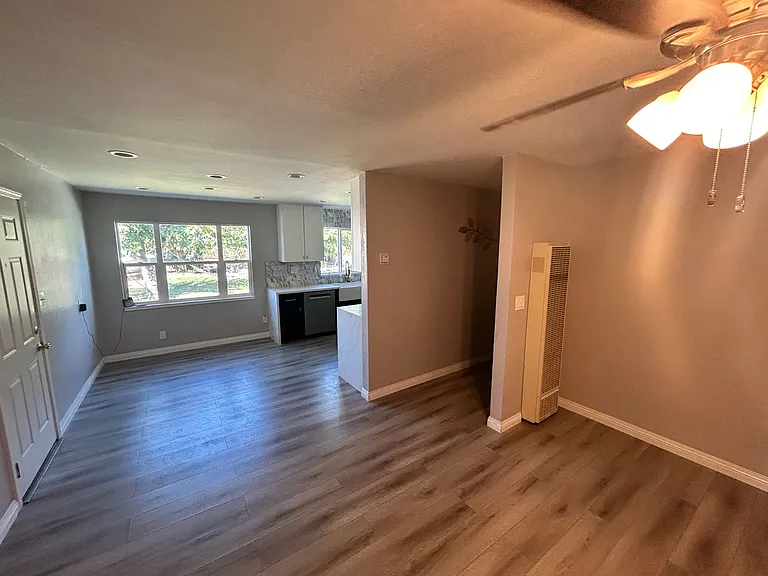 131 S Olive Ave — Photo 14