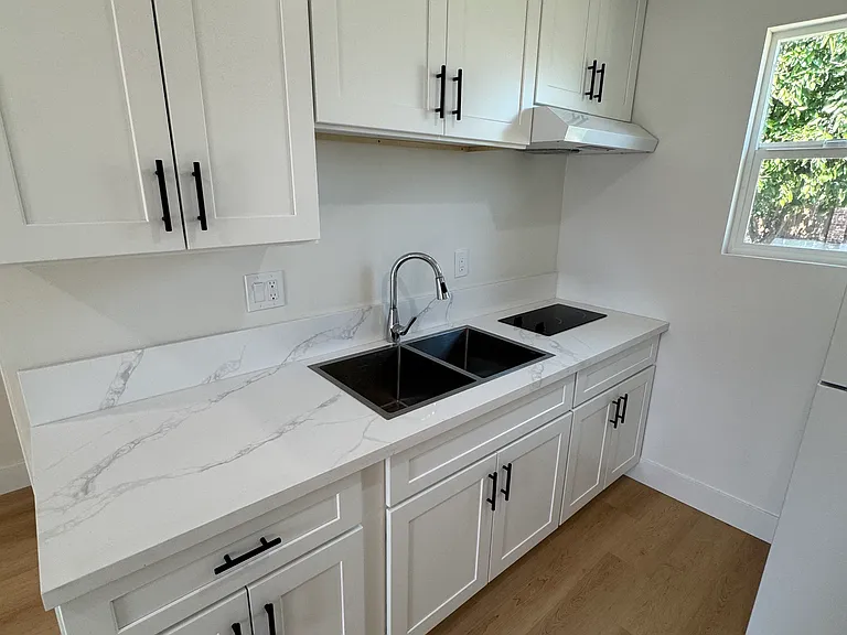 792 Bernard Way #B — Photo 9
