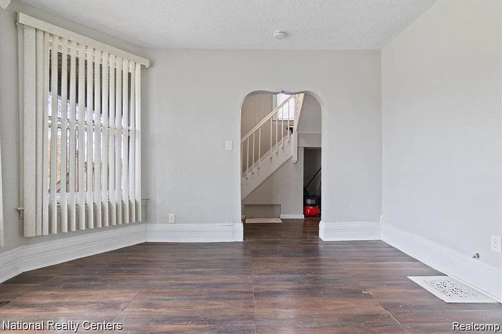 3 bed, 1.5 bath, 1497 sqft, $1,700 — Photo 4