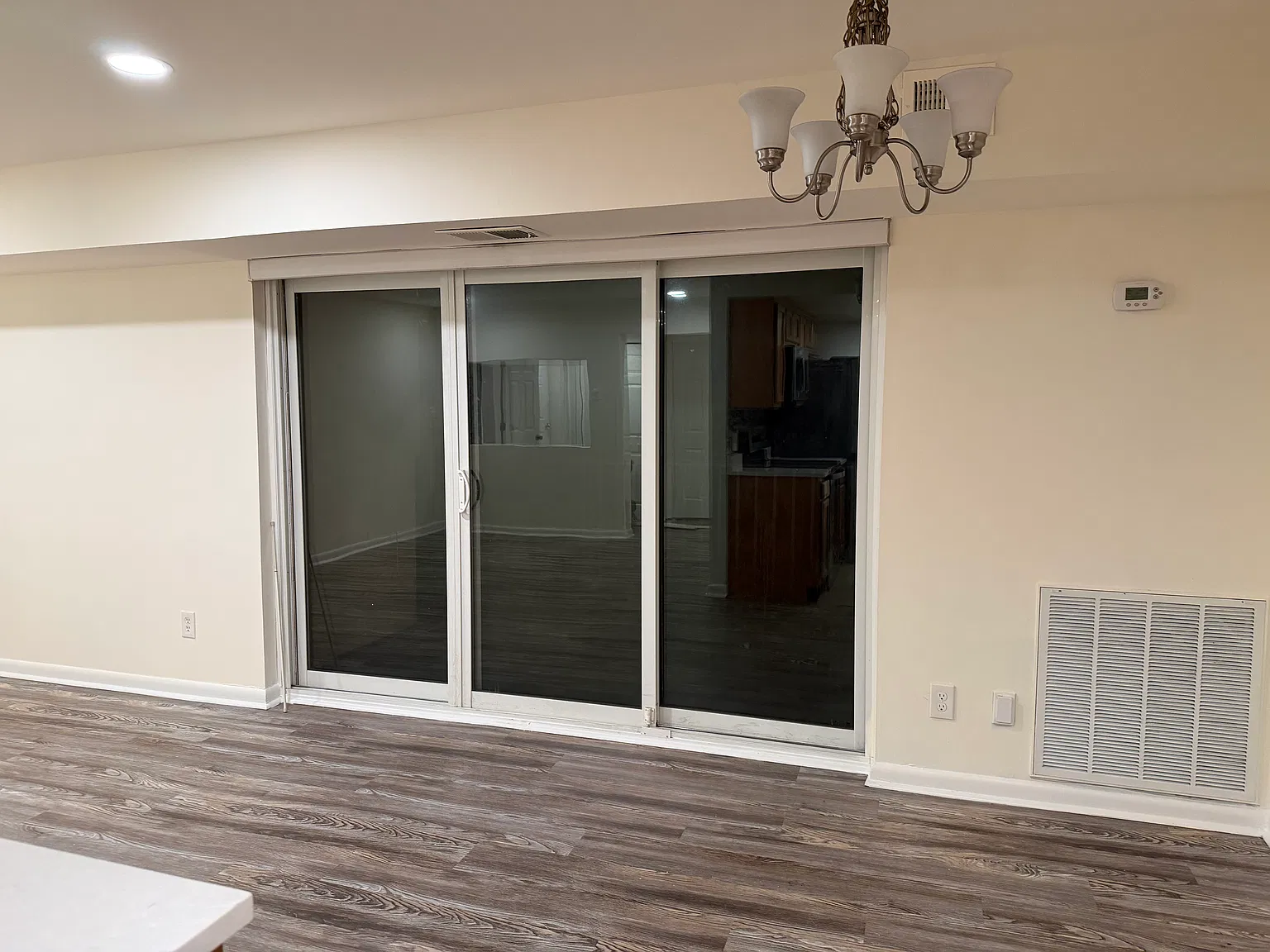 3 bed, 1029 sqft, $2,750 — Photo 3