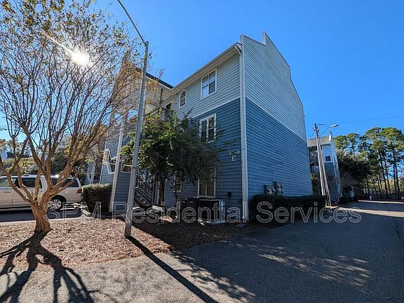 2nd image of 4240 Wilshire Blvd APT 201E