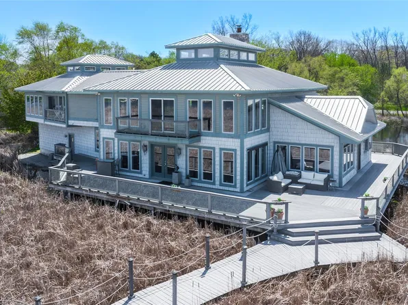 2350 Crane Rd, Fenton, MI 48430