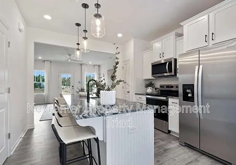1729 Granby Heights Dr — Photo 2
