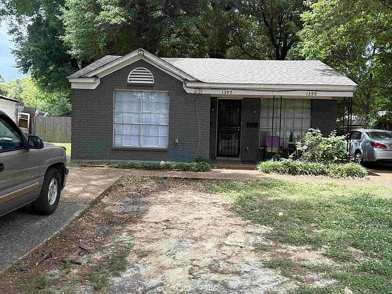 1397 N Graham St — Photo 1