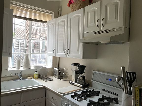 3rd image of 15 Columbia Pl APT 7