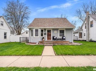 610 12th St, De Witt, IA