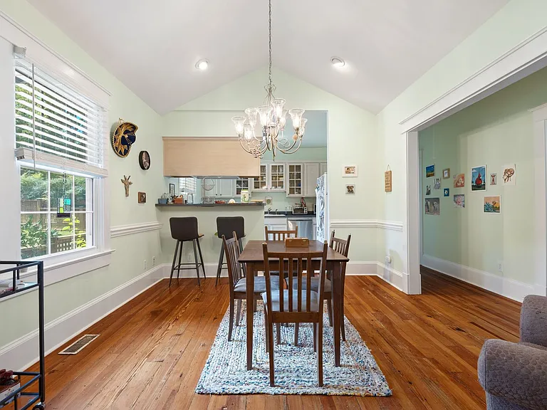 613 Elm St — Photo 8