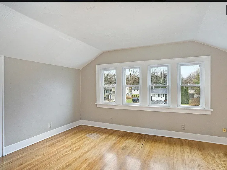 901 Sarasota Ave SE — Photo 5