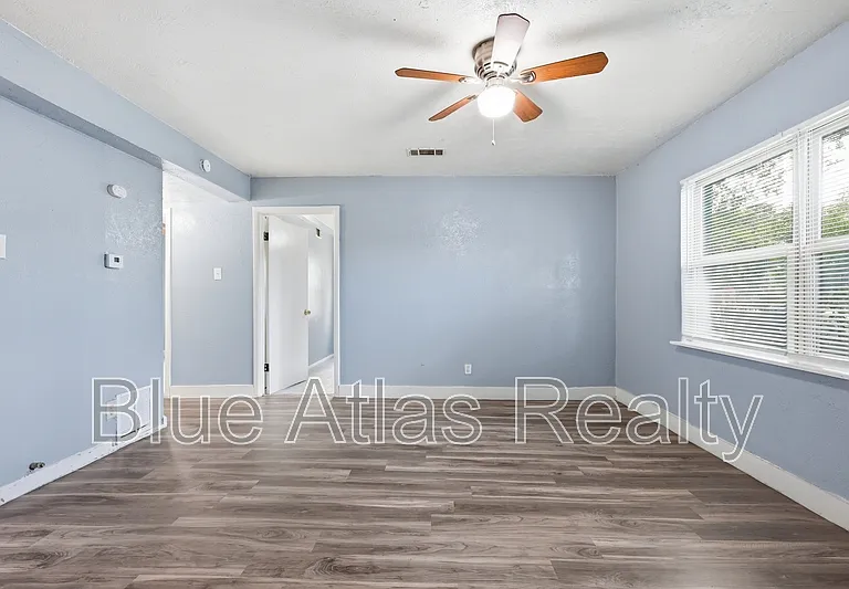 2215 Riverview Dr #B — Photo 7