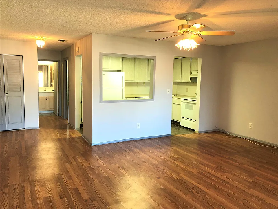 207 Aspen Cir #207