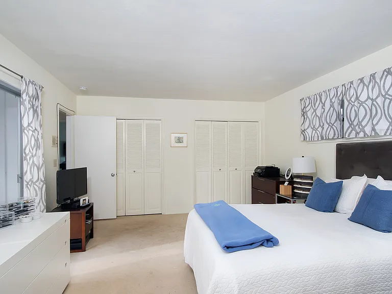 1375 Muirlands Vista Way — Photo 18